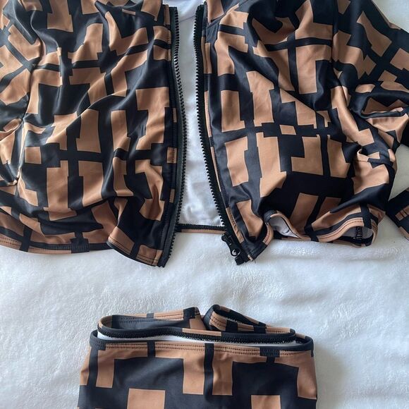 Swimsuit - Picture 6 of 8